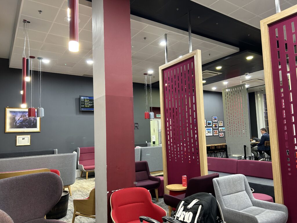 Up to two hours prior to departure, first class passengers have access to the LNER lounge. The area provided comfortable seating along with drinks and snacks. The contemporary seating area and modern decor inside the LNER first class lounge at London King's Cross Station before departing to Edinburgh.