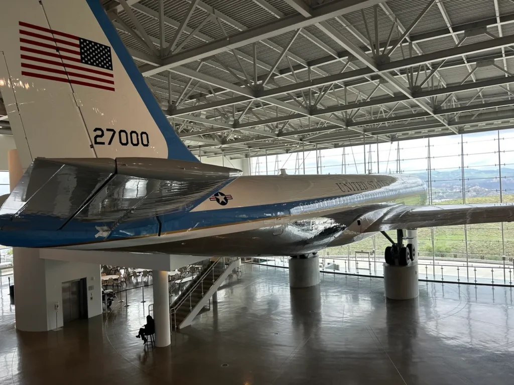 Air Force One at the Reagan Presidential Museum in Simi Valley, California he historic Boeing 707 Air Force One aircraft on display inside the Air Force One Pavilion at the Ronald Reagan Presidential Museum.