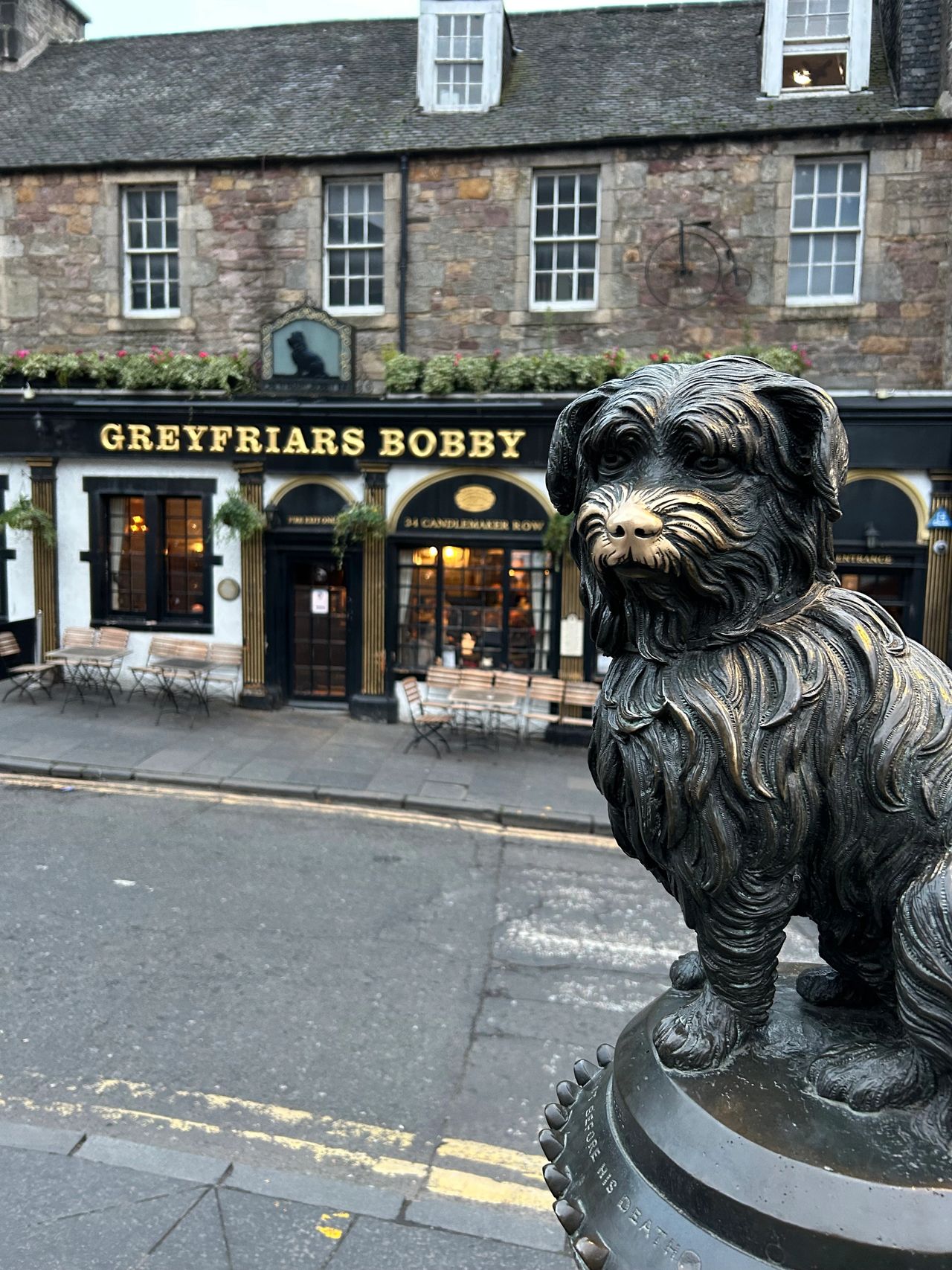 Edinburgh Scotland travel guide featuring the historic castle and city