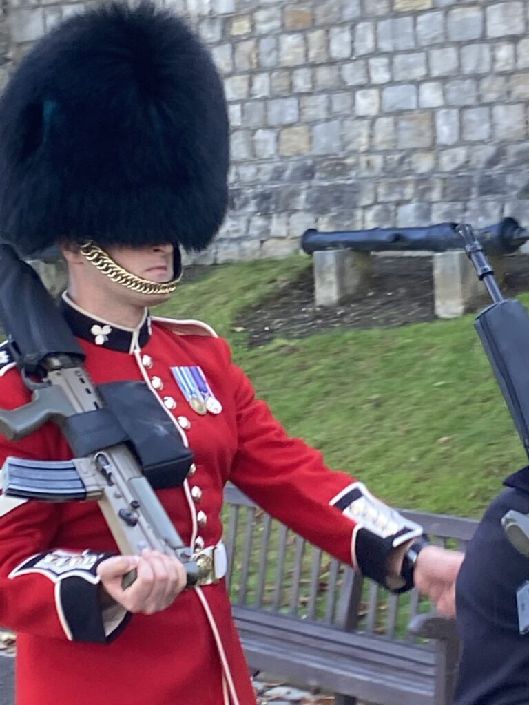 travel guides: Much To Be Done travel guides London Windsor Castle guard