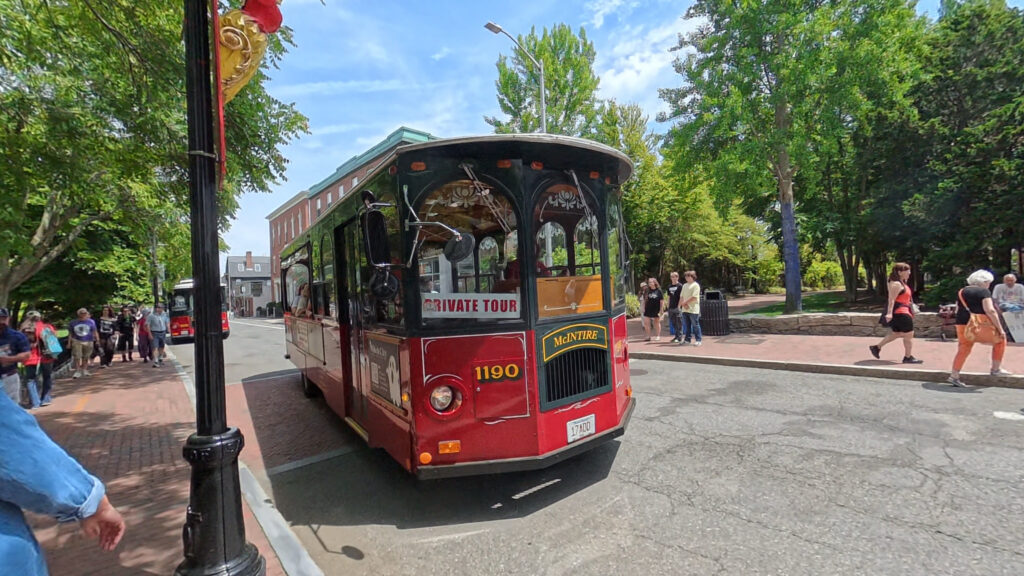 salem trolley tour at downtown salem