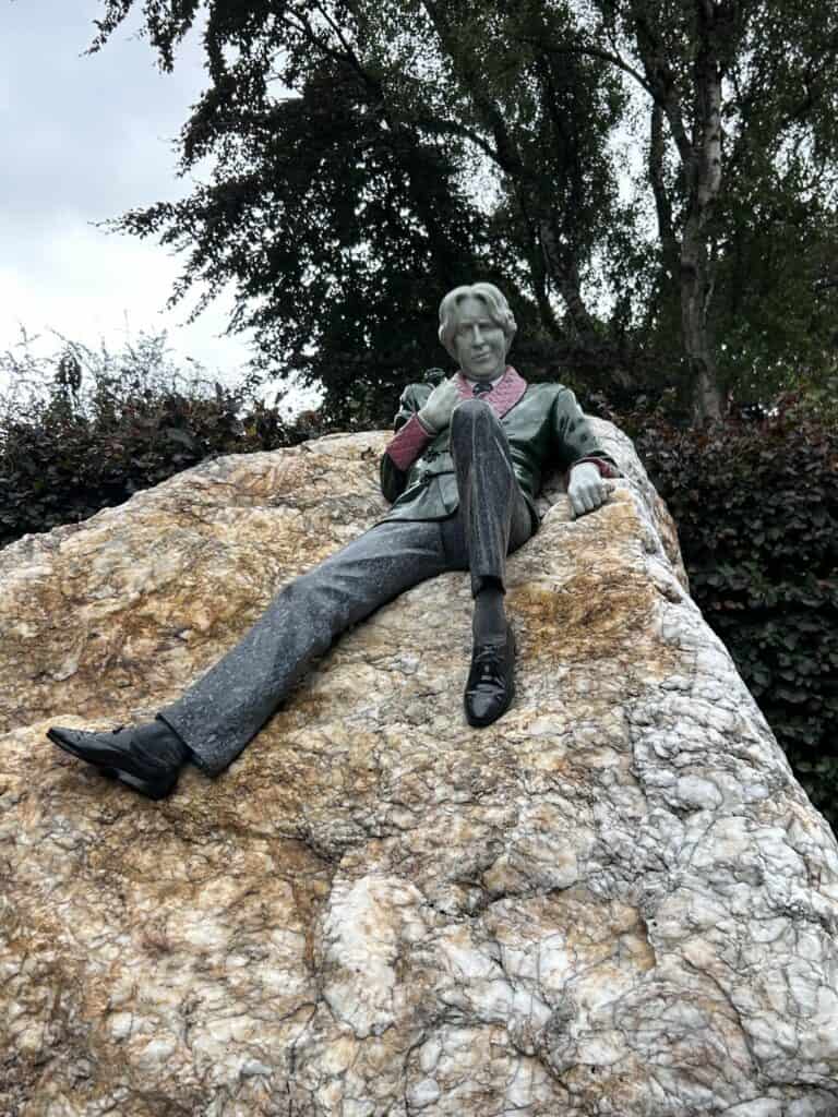 dublin ireland travel guide oscar wilde statue at dublin